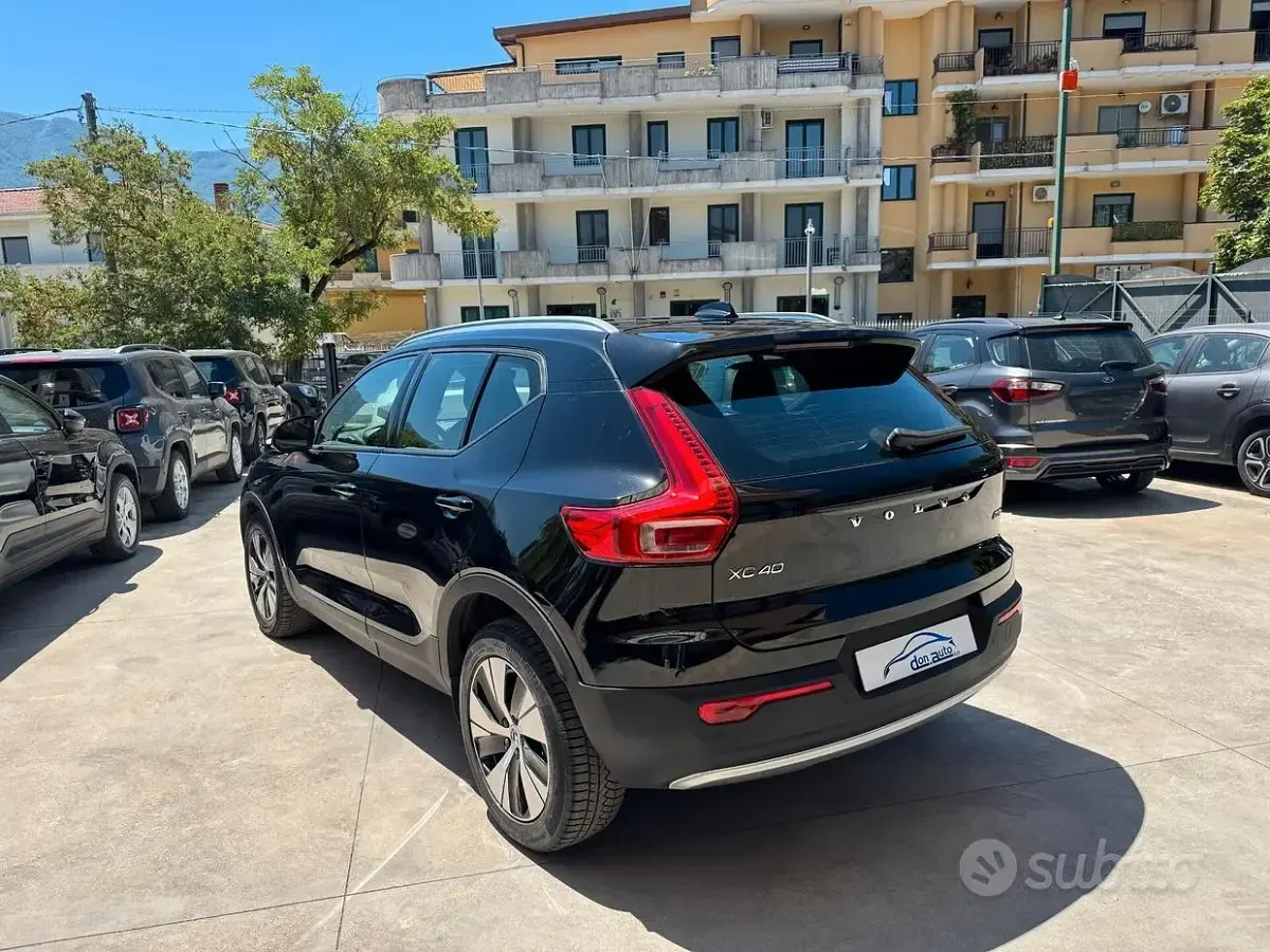 Usata Volvo XC40 Momentum 150 CV (110 kW) 2020 Nero SUV