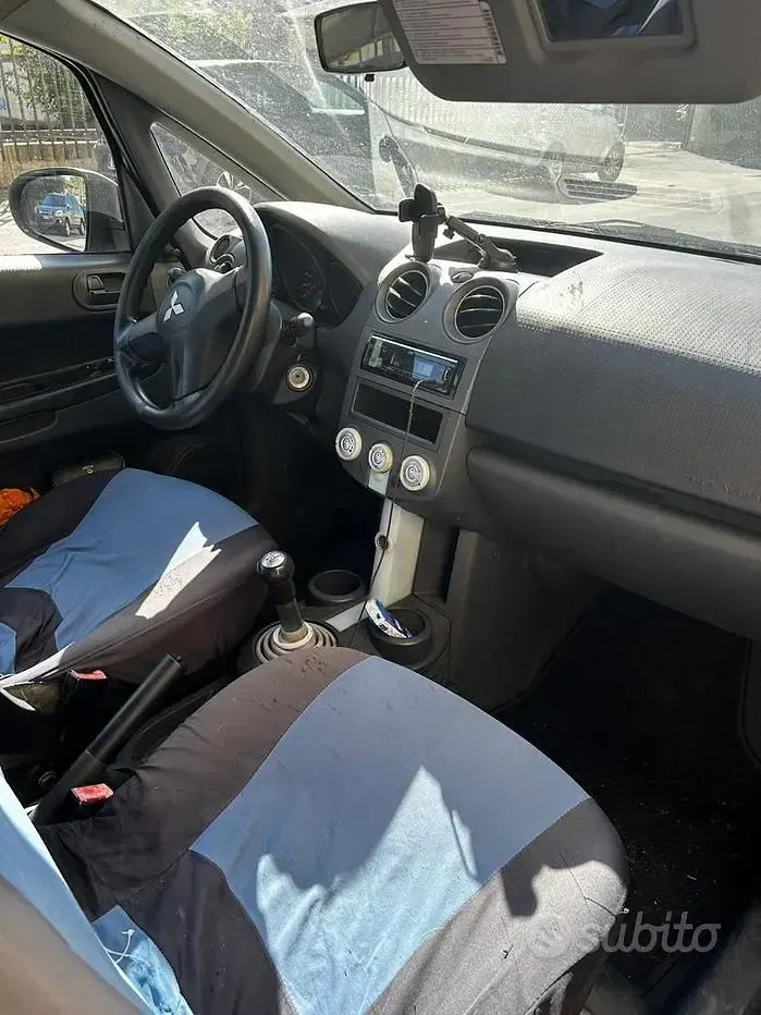 Usata Mitsubishi Colt 75 CV (55 kW) 2005 Grigio Utilitaria