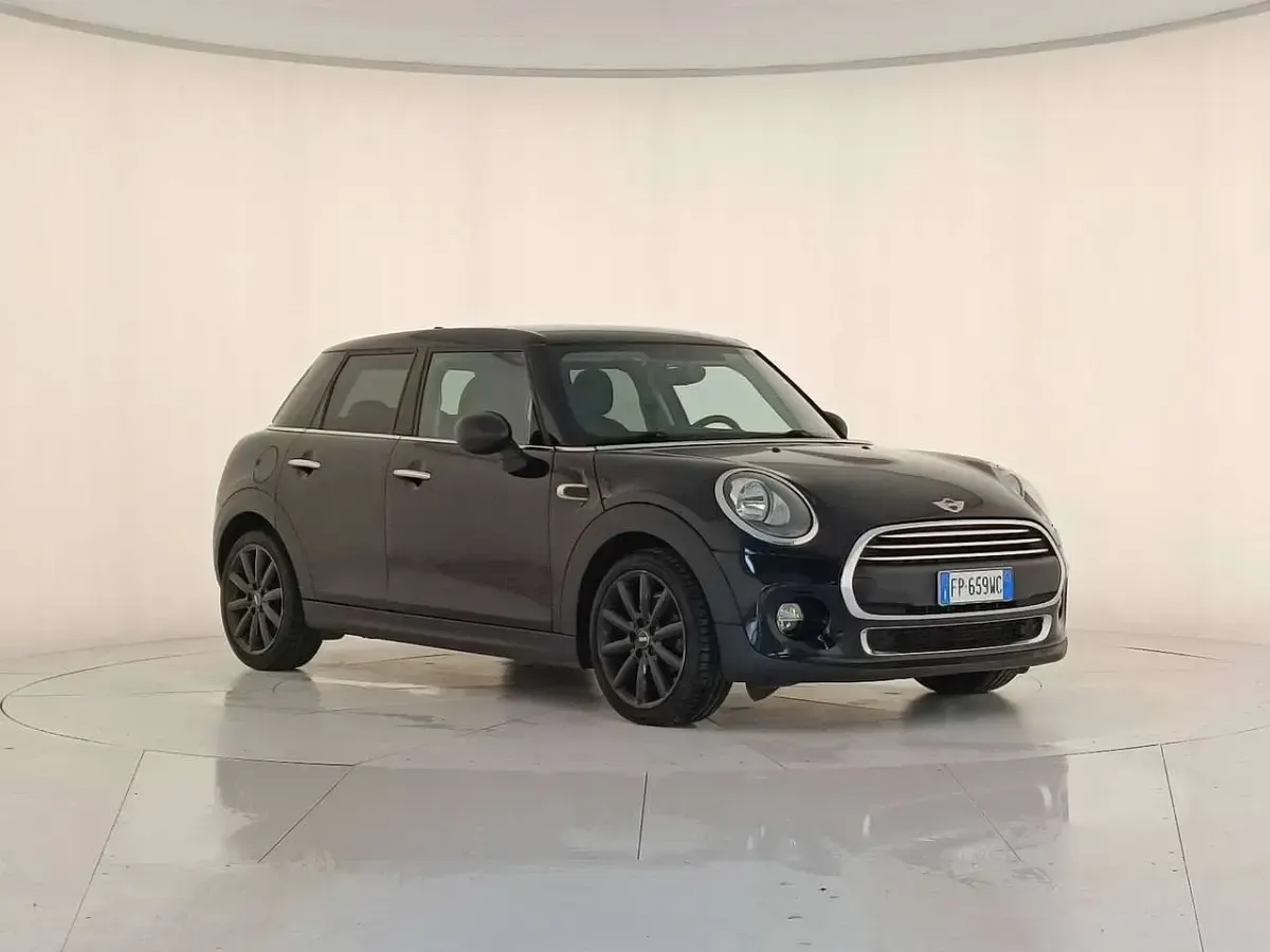 Usata Mini One D Business 95 CV (69 kW) 2018 Black clear coat Utilitaria