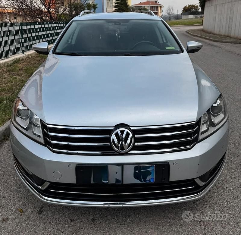 Usata VW Passat 170 CV (125 kW) 2012 Grigio Station wagon