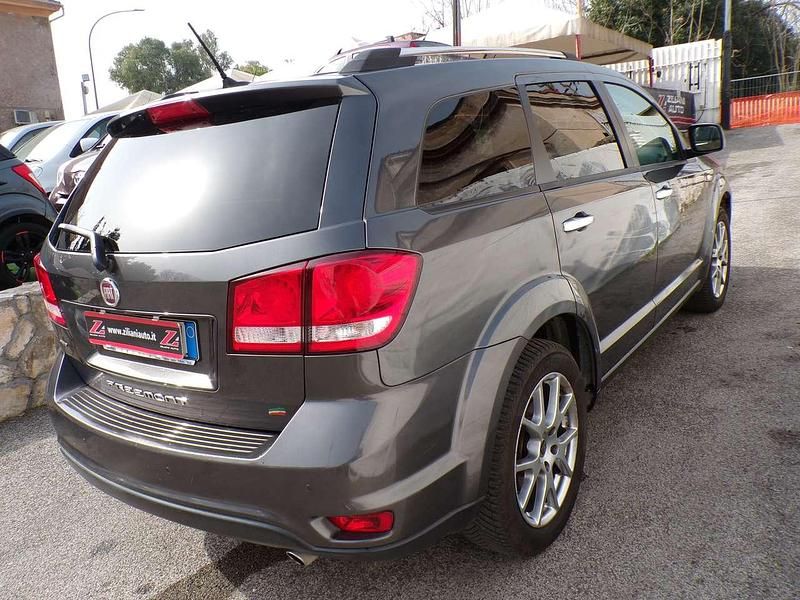 Usata Fiat Freemont Lounge 170 CV (125 kW) 2014 Grigio SUV
