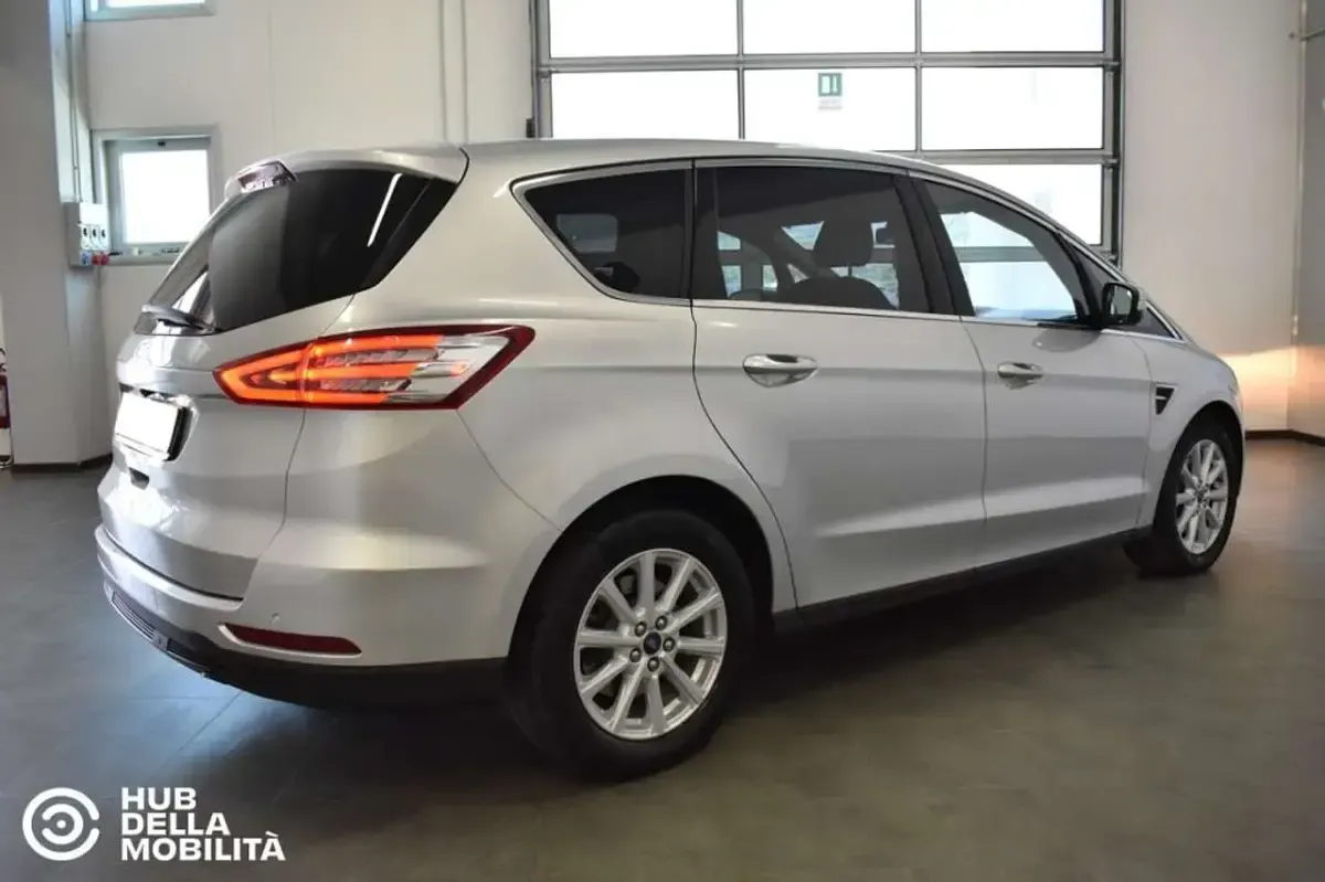 Usata Ford S-MAX Titanium 150 CV (110 kW) 2017 Argento Monovolume