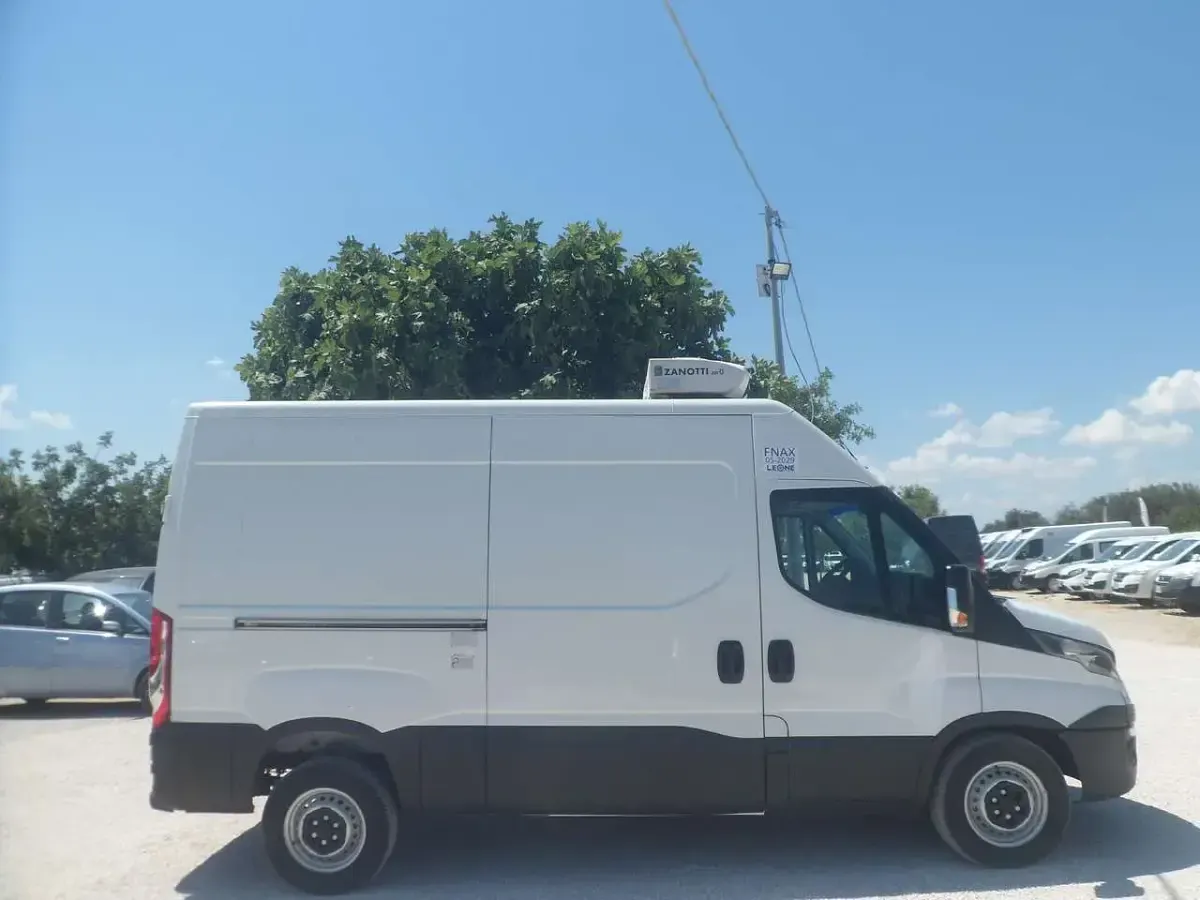 Usata Iveco Daily 140 CV (102 kW) 2018 Bianco Furgone