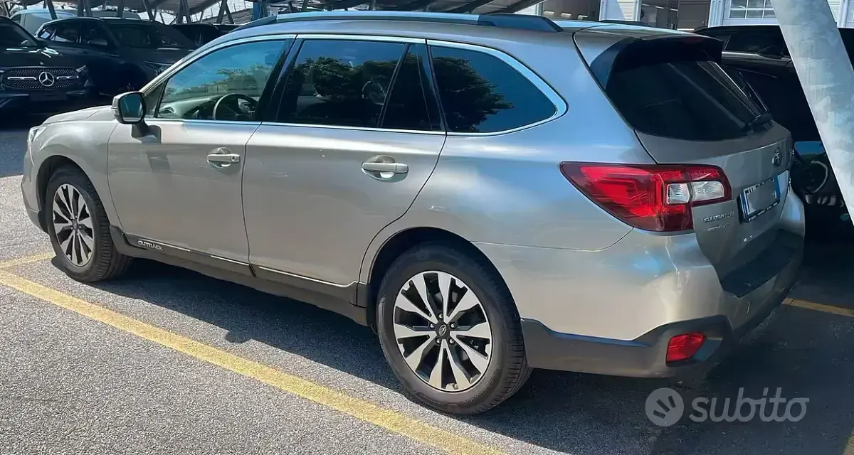 Usata Subaru Outback 150 CV (110 kW) 2017 Grigio Station wagon