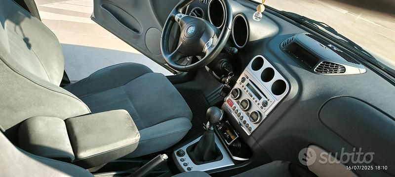 Usata Alfa Romeo 156 Business 116 CV (85 kW) 2005 Argento Station wagon