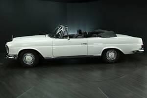 Begagnad Mercedes 250 SE 150 HK (110 kW) 1966 Vit Cab