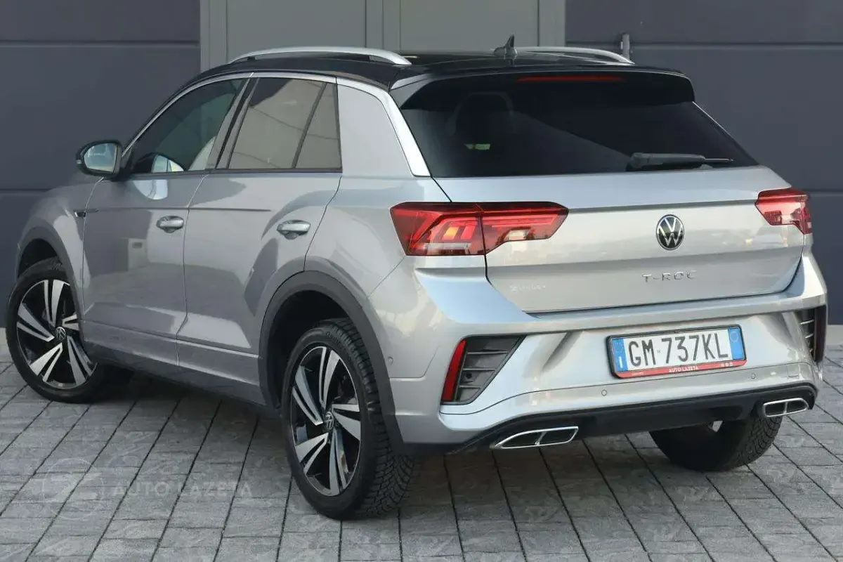 Usata VW T-Roc R-line 150 CV (110 kW) 2023 Grigio SUV