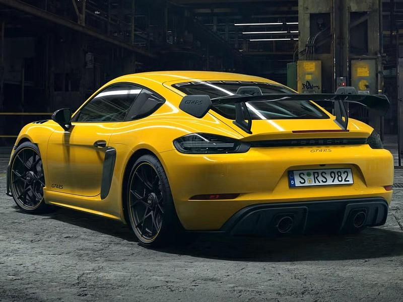 Nuova Porsche Cayman GT4 2026 Giallo racing Coupé