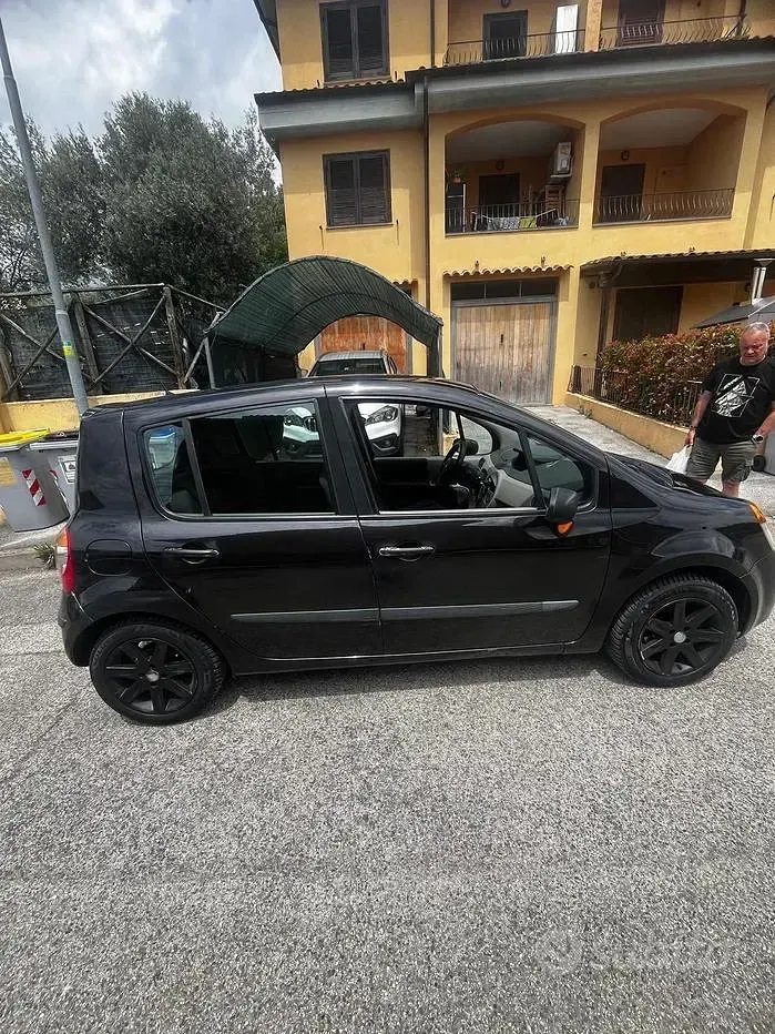 Usata Renault Modus 68 CV (50 kW) 2005 Nero Monovolume
