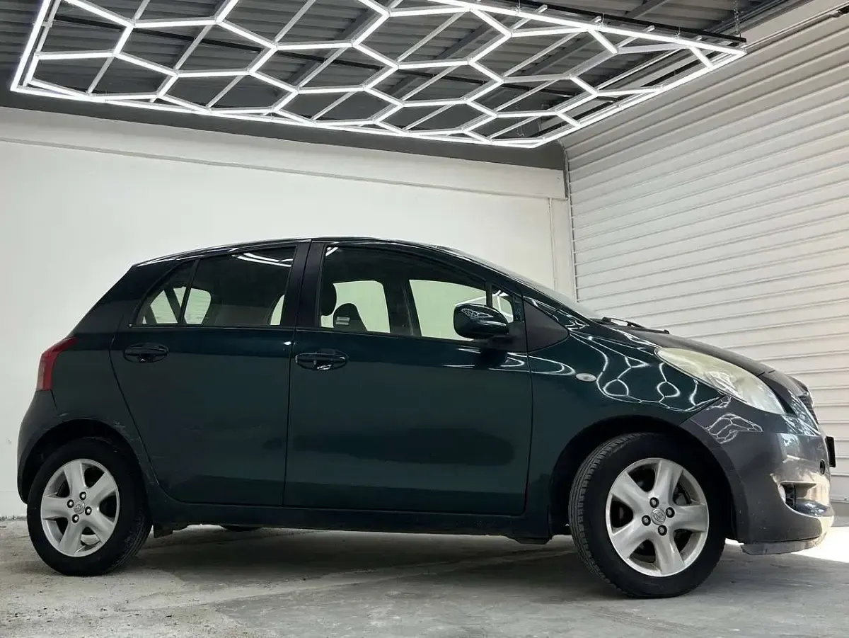 Usata Toyota Yaris 69 CV (50 kW) 2007 Grigio Utilitaria