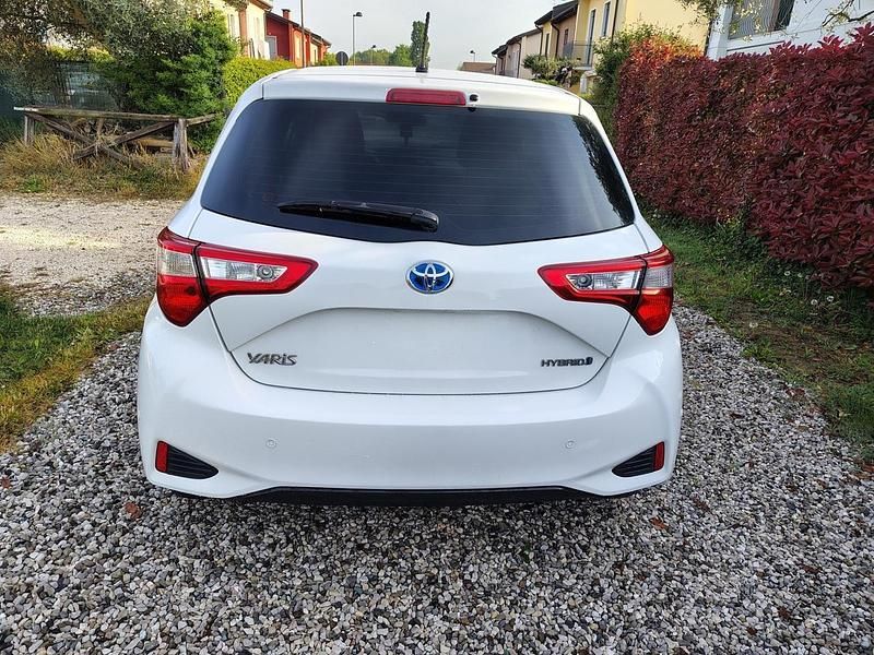 Usata Toyota Yaris Hybrid Style 73 CV (53 kW) 2018 Bianco Berlina