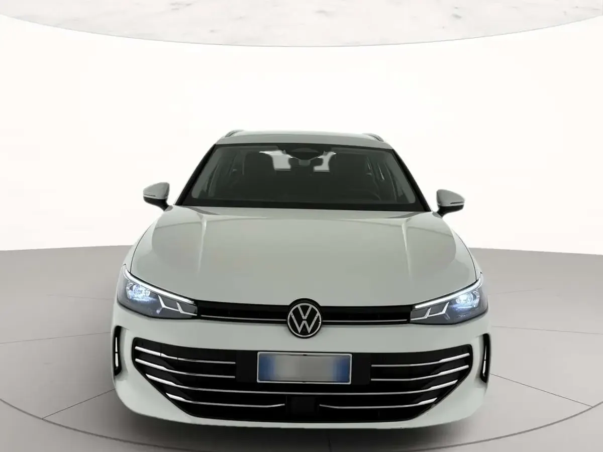 Usata VW Passat Business 150 CV (110 kW) 2025 Pure white Station wagon