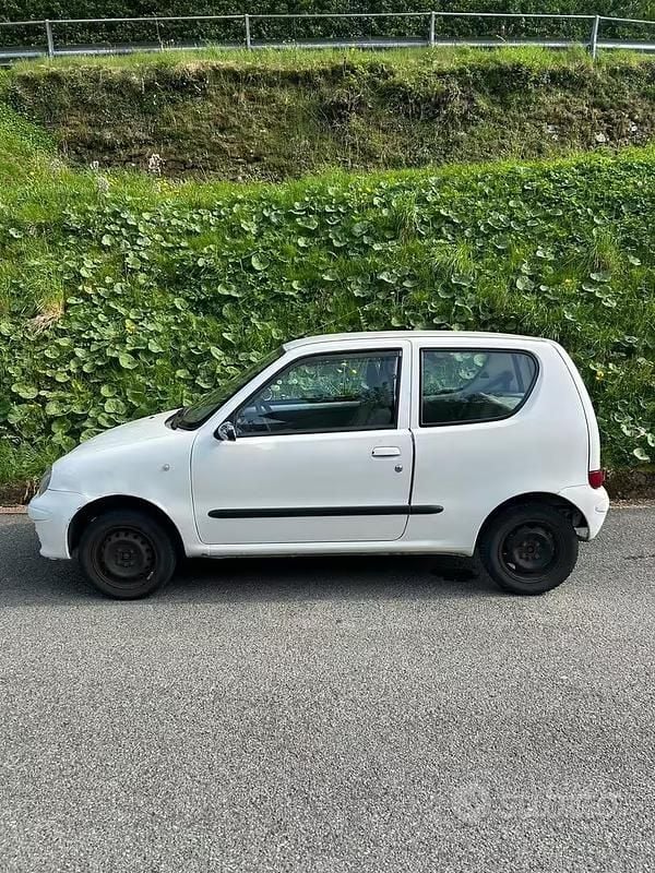 Usata Fiat 600 54 CV (39 kW) 2010 Bianco Utilitaria