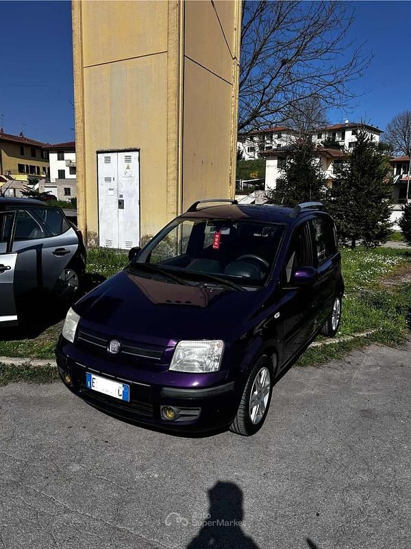 Usata Fiat Panda Emotion 69 CV (50 kW) 2010 Viola Utilitaria
