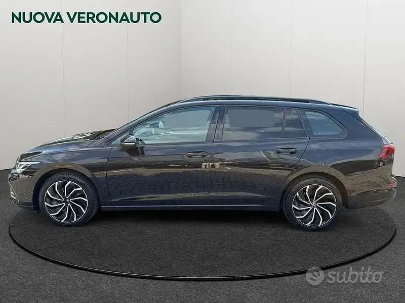 Usata VW Golf VIII Life 116 CV (85 kW) 2022 Nero Station wagon