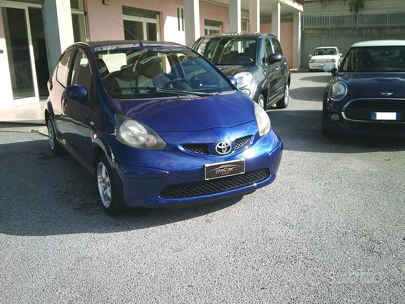 Usata Toyota Aygo Sol 68 CV (50 kW) 2007 Blu Utilitaria
