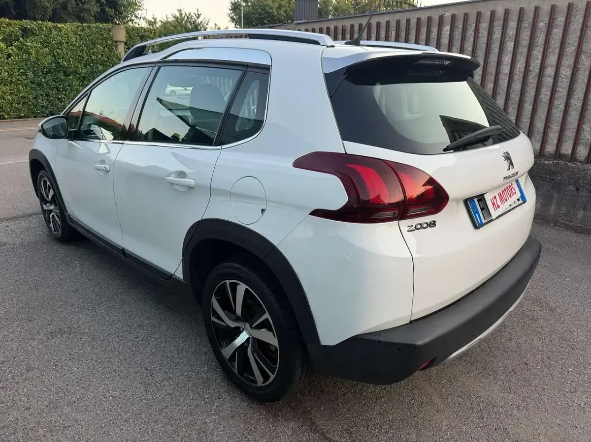 Usata Peugeot 2008 Allure 110 CV (80 kW) 2018 Bianco SUV