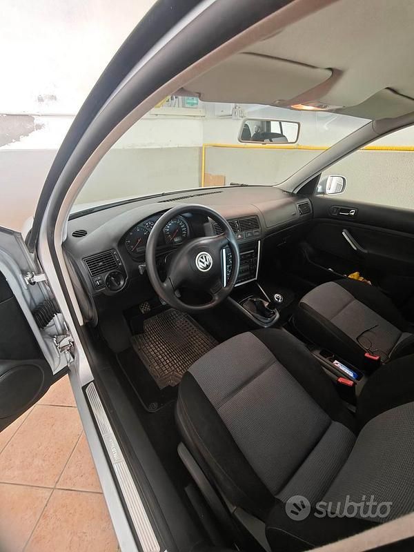 Usata VW Golf IV 90 CV (66 kW) 2004 Grigio Berlina
