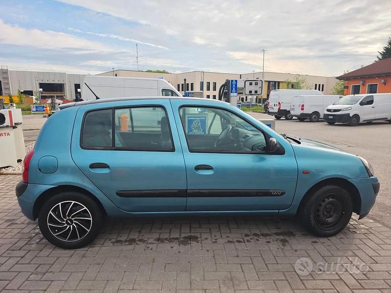 Usata Renault Clio II 75 CV (55 kW) 2003 Verde Berlina