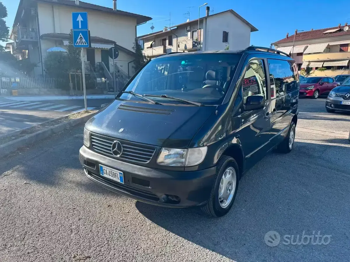 Usata Mercedes V220 122 CV (89 kW) 2002 Nero Monovolume