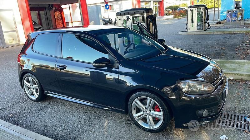 Nero Usata 2010 VW Golf R-line Tre volumi | 3500 € (Super prezzo) - Immagine 1/4