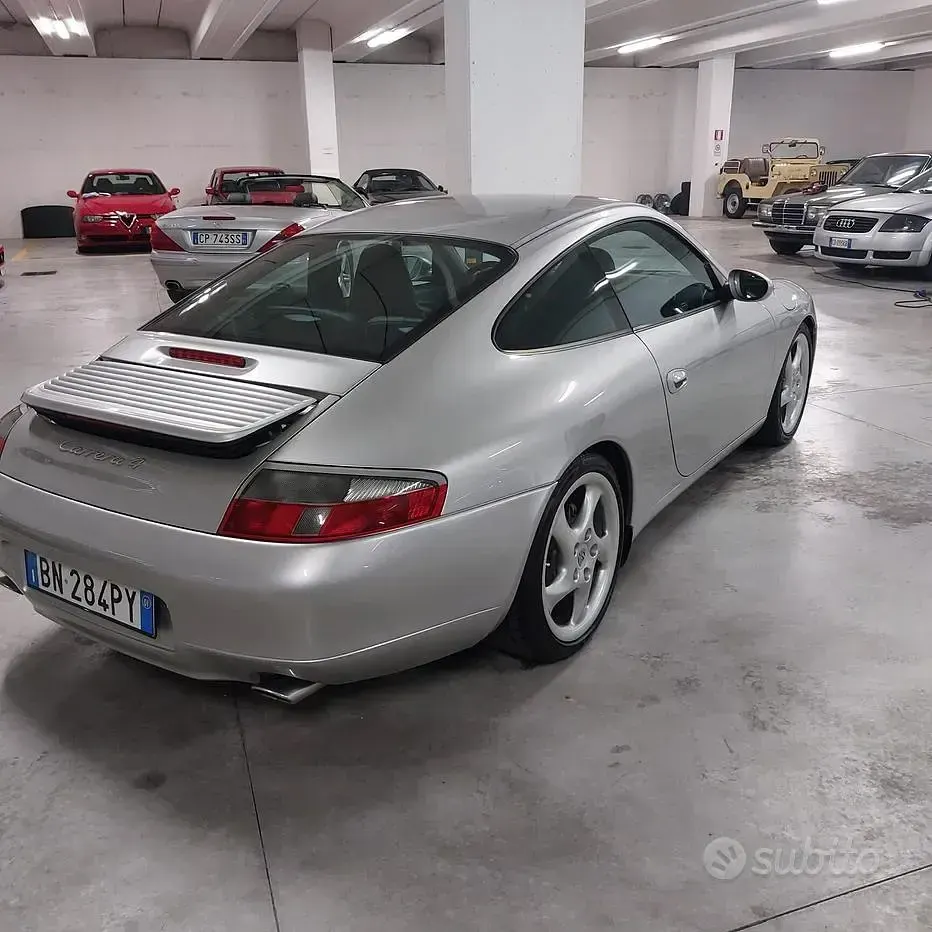 Usata Porsche 911 Carrera 4 300 CV (220 kW) 2001 Grigio Coupé