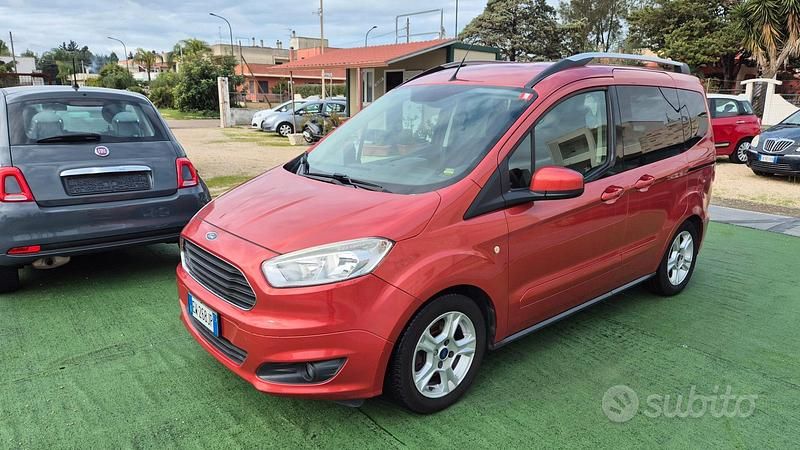 Usata Ford Tourneo Connect 115 CV (84 kW) 2014 Rosso Monovolume