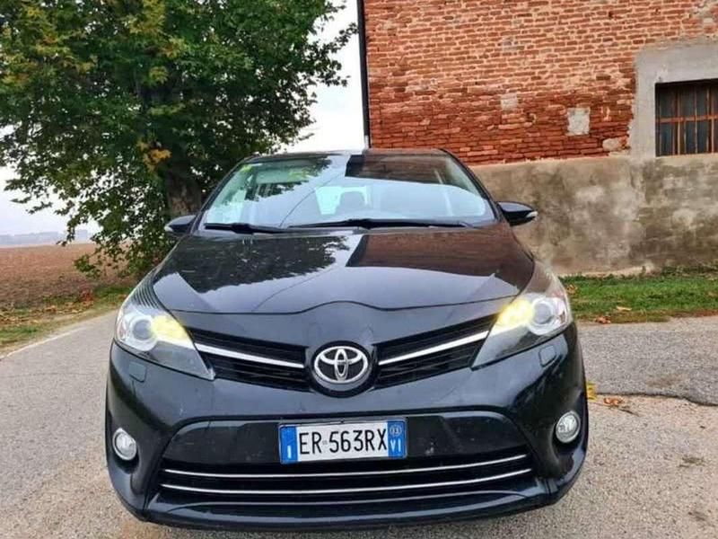 Usata Toyota Verso Active 126 CV (92 kW) 2013 Monovolume