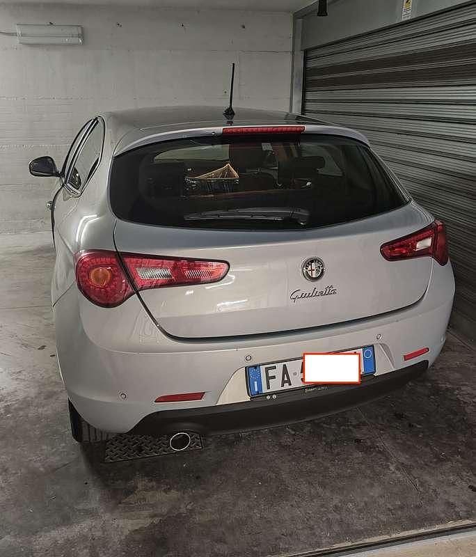 Usata Alfa Romeo Giulietta Distinctive 105 CV (77 kW) 2015 Argento Utilitaria