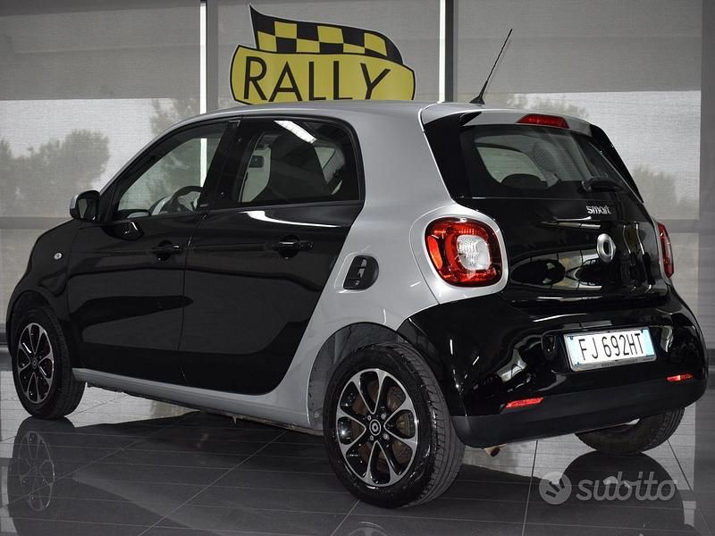 Usata Smart ForFour Passion 71 CV (52 kW) 2015 Nero Utilitaria
