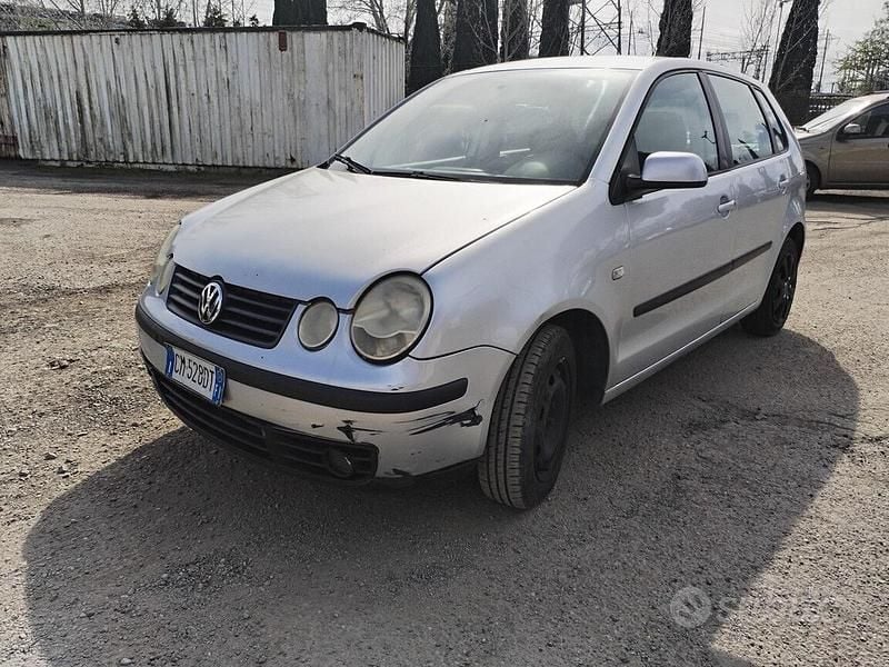 Usata VW Polo Comfortline 75 CV (55 kW) 2004 Grigio Utilitaria