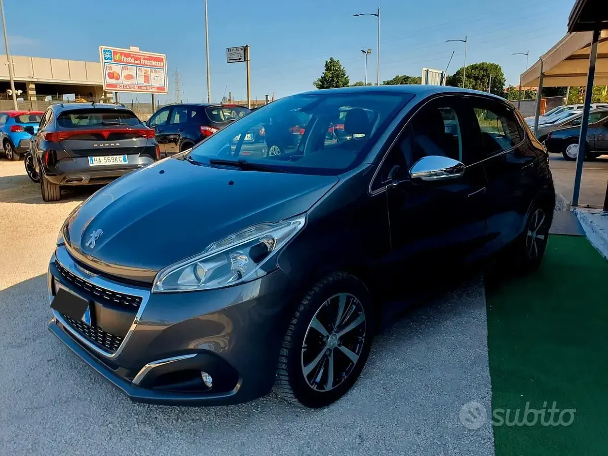 Usata Peugeot 208 Allure 82 CV (60 kW) 2018 Grigio Utilitaria