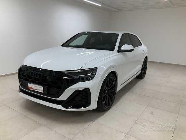 Bianco carrara Usata 2024 Audi Q8 S-Line SUV | 80.000 € (Molto cara) - Immagine 1/4