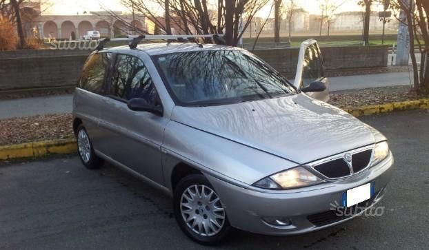 Lancia ypsilon 2002