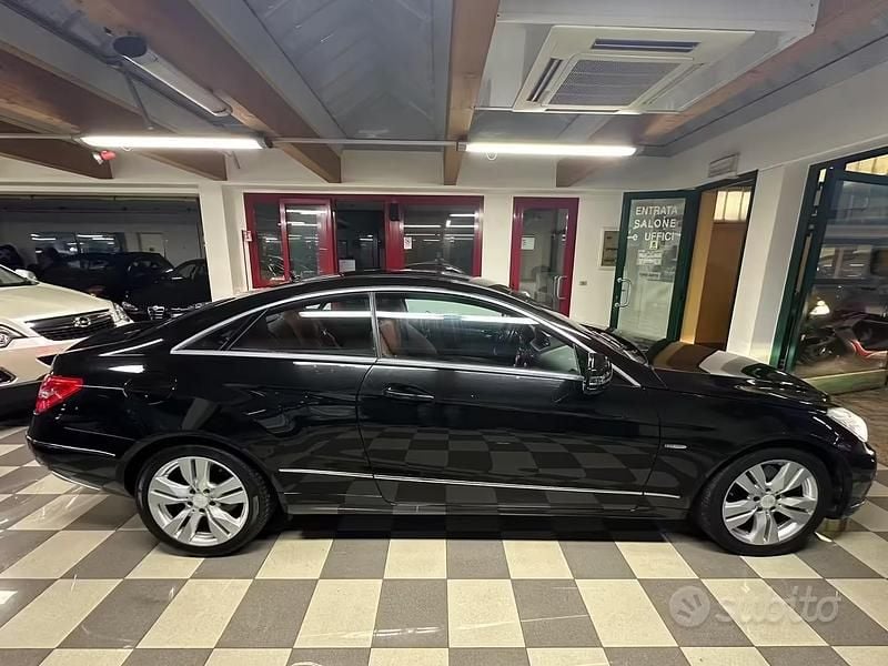 Usado Mercedes E250 Avantgarde 205 CV (150 kW) 2010 Negro Coupe