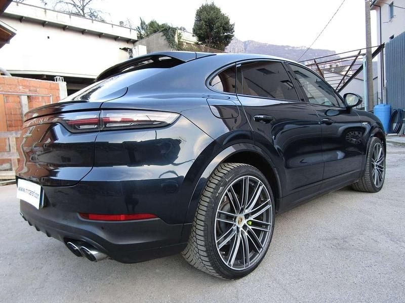 Usata Porsche Cayenne Coupe 462 CV (339 kW) 2021 Moonlight metallizzato Coupé