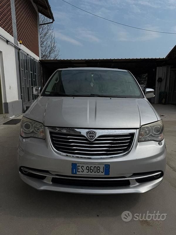 Usata Lancia Voyager 163 CV (119 kW) 2013 Grigio Monovolume