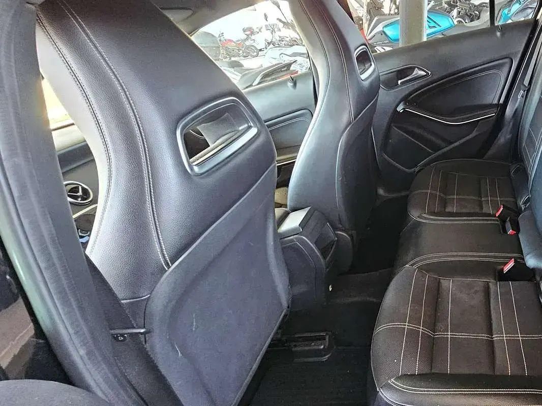 Usata Mercedes A180 109 CV (80 kW) 2014 Nero Utilitaria