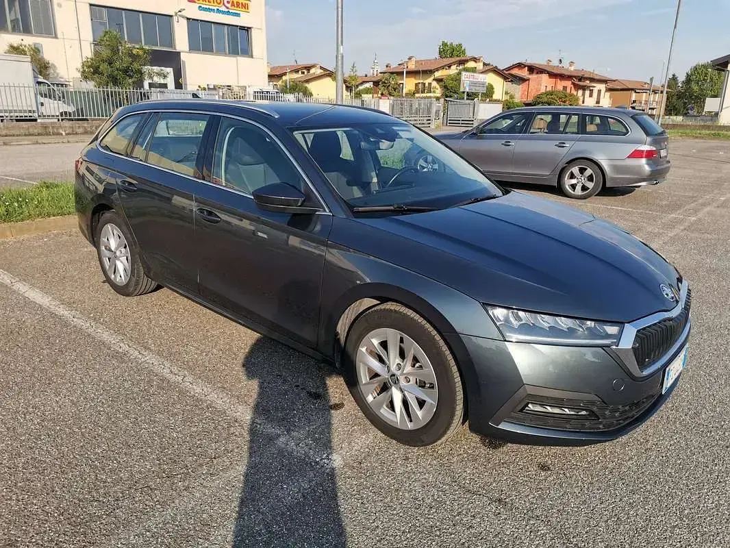 Usata Skoda Octavia Style 150 CV (110 kW) 2020 Grigio Station wagon