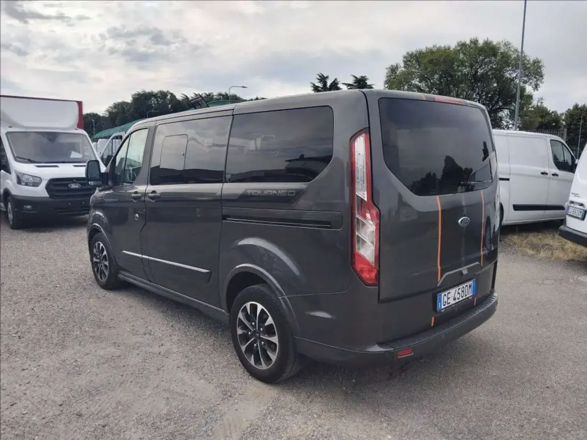 Usata Ford Tourneo Custom Sport 185 CV (136 kW) 2022 Grigio Furgone