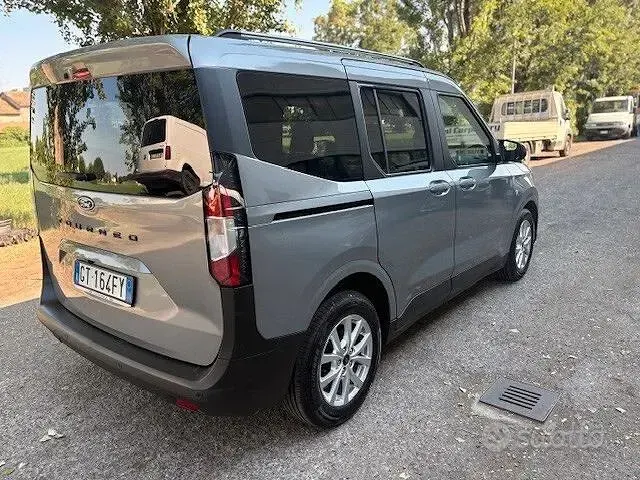 Usata Ford Tourneo Courier Active 125 CV (91 kW) 2024 Grigio Monovolume