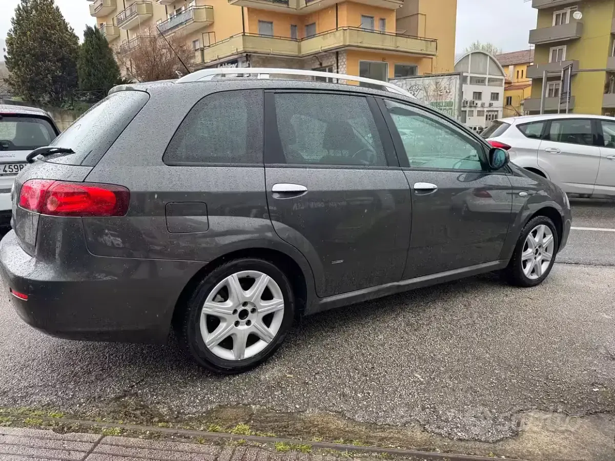 Usado Fiat Croma Dynamic 150 HP (110 kW) 2006 Cinzento Carrinha