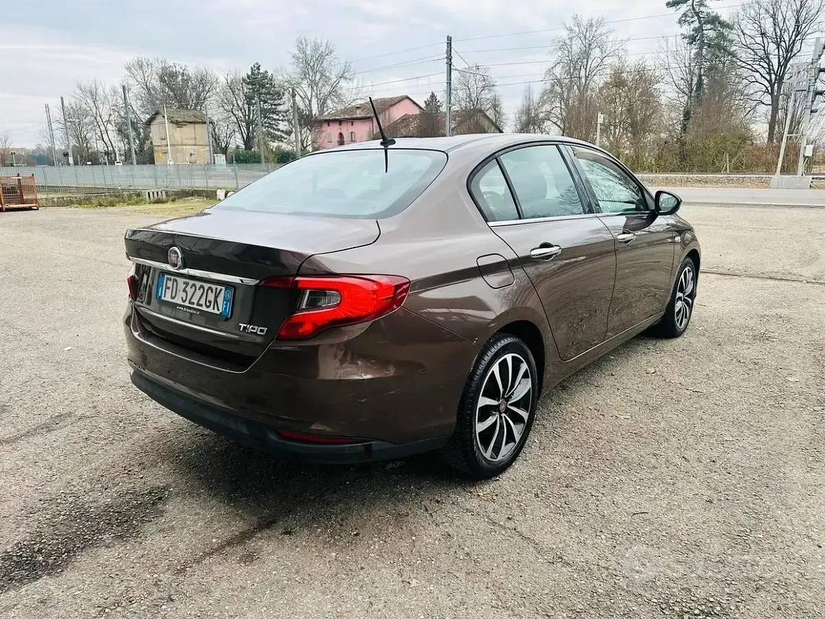 Usata Fiat Tipo Lounge 120 CV (88 kW) 2016 Marrone Berlina