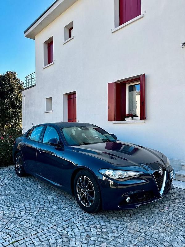 Usata Alfa Romeo Giulia 150 CV (110 kW) 2016 Blu Berlina
