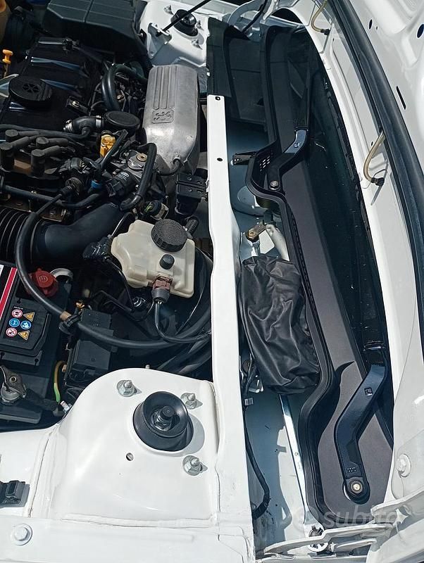Usata Peugeot 106 98 CV (72 kW) 1995 Utilitaria