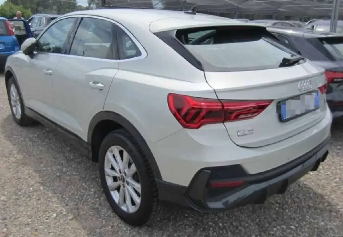 Usata Audi Q3 Sportback Ambiente 150 CV (110 kW) 2024 Argento SUV
