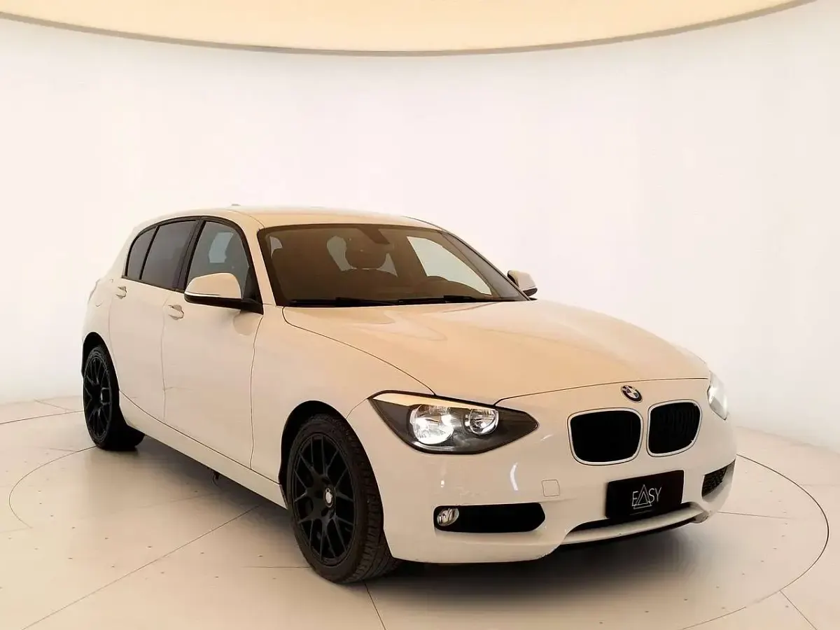 Usata BMW 116 Advantage 116 CV (85 kW) 2015 Bianco Utilitaria