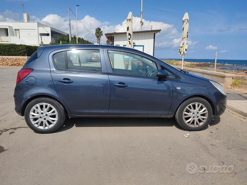 Usata Opel Corsa 90 CV (66 kW) 2009 Blu Utilitaria