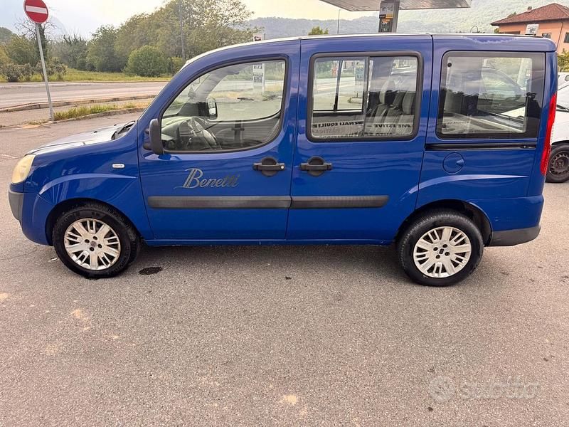Usata Fiat Doblò Family 120 CV (88 kW) 2009 Blu Monovolume