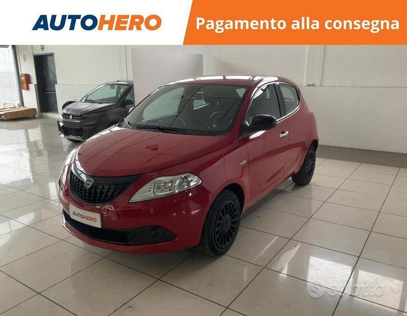 Usata Lancia Ypsilon Silver 69 CV (50 kW) 2023 Rosso Utilitaria